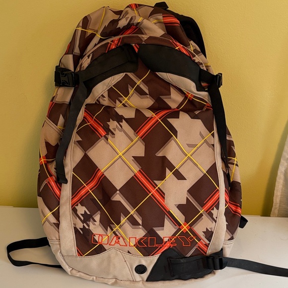 Oakley Brown/Orange large Hydration Backpack Daypack (read) - Picture 1 of 14